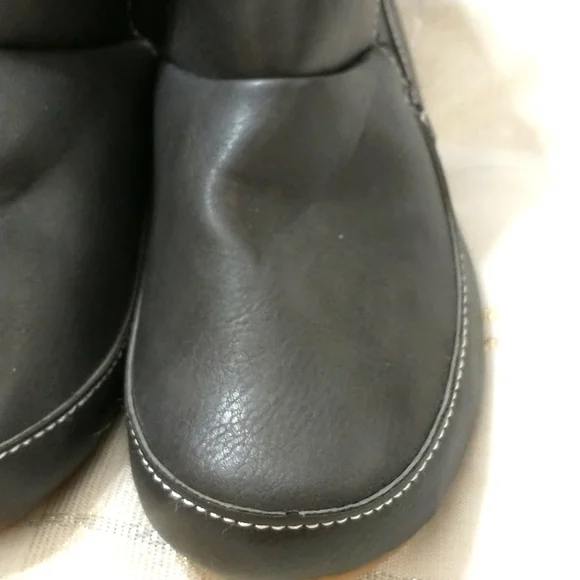 Ladies moccasins size 7 adjustable at ankle NEW - Picture 6 of 6